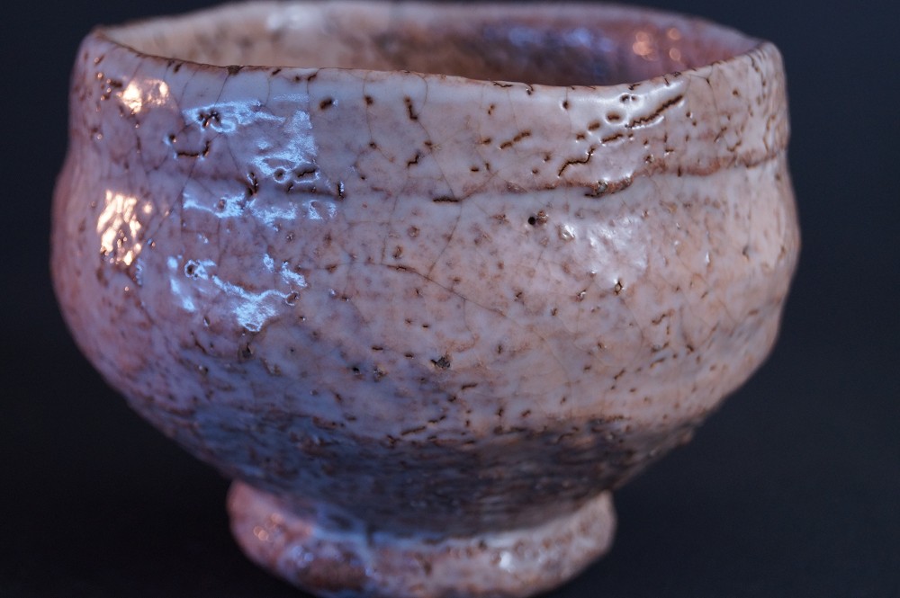 Close-up of the rim with fine crackle network