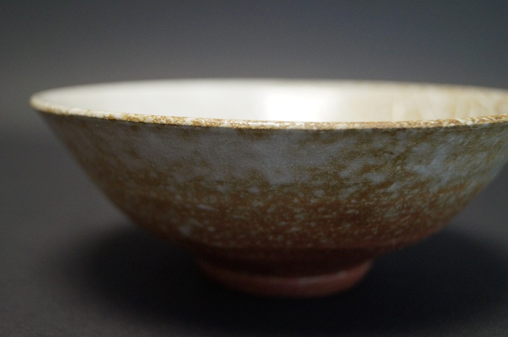 Czarka do herbaty chawan z ceramiki Hanganji widok od tyłu