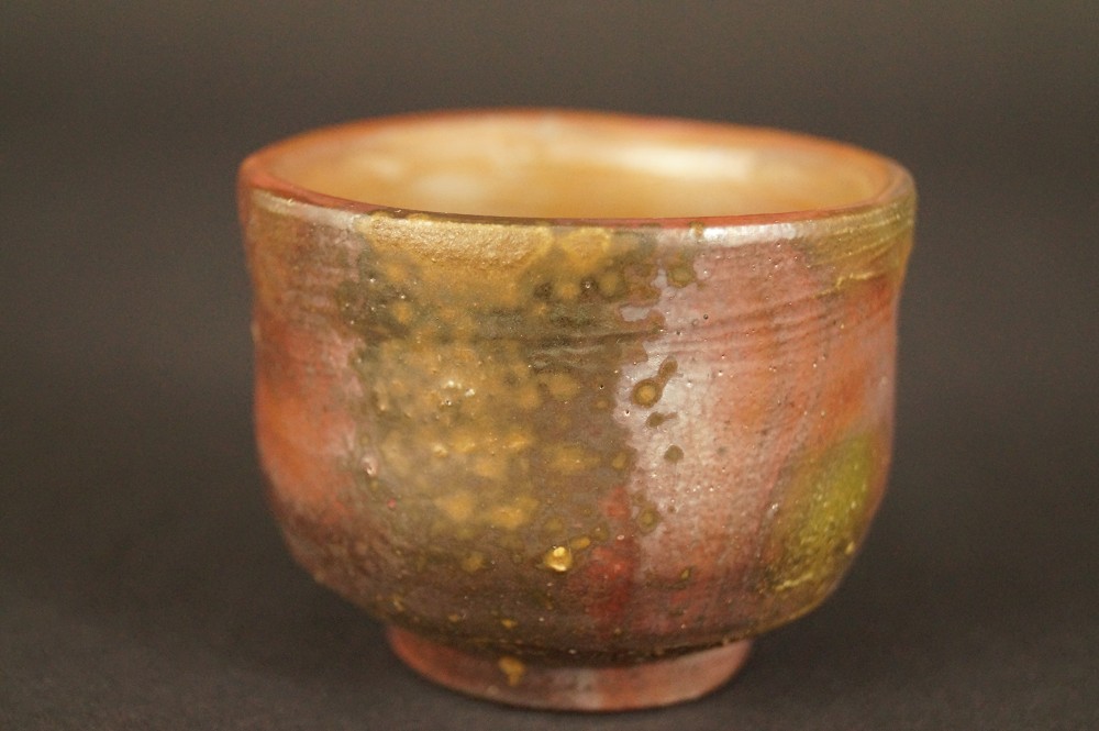 Bizen Tokkuri-Set mit Guinomi Guinomi Frontalansicht
